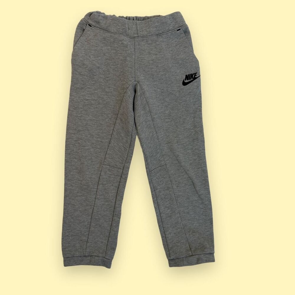 Nike gray kids sweatpants size 6-7 years